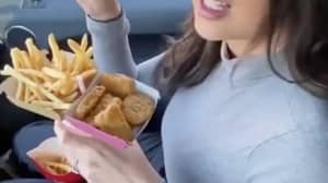 Tiktoker分享麦当劳的黑客，在没有乱七八糟的情况下在汽车中吃食物