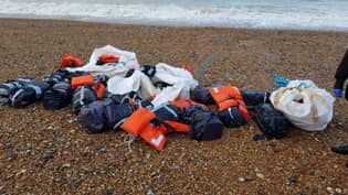 价值8000万英镑的可卡因被冲上英国海滩