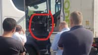 英雄卡车司机在M62上设置英格兰游戏，因为卡车爆炸造成交通混乱
