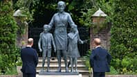 戴安娜公主雕像在肯辛顿宫揭开了威廉王子和哈里王子的