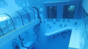 世界上最深的潜水游泳池有水下酒店