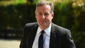 皮尔斯·摩根（Piers Morgan）承认，他因超速前往慈善高尔夫活动而被警察拦下