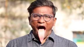 拥有世界上最长的舌头的人可以用它做令人惊讶的事情