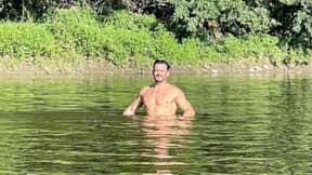 奥兰多·布鲁姆（Orlando Bloom）在臭名昭著的照片五年后再次赤裸裸游泳