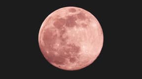 粉红色的月亮今晚：意思，英国时间以及如何看待它