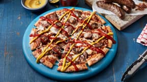 多米诺州的澳大利亚推出了澳大利亚日之前的香肠嘶嘶声披萨