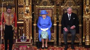 女王为什么今天不戴皇冠上的演讲？
