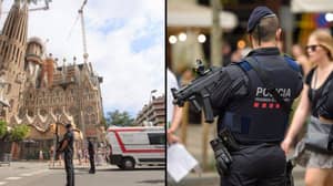 恐怖嫌疑人戴着“爆炸带”在巴塞罗那郊区拍摄