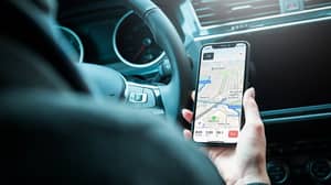 使用手机作为Sat Nav时，英国司机可能会受到罚款和驾照的打击
