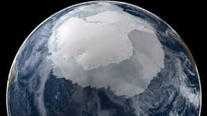 在南极冰下面有一个神秘的“重力异常”潜伏
