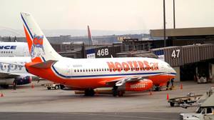 Hooters发起了一家三年后破产的航空公司
