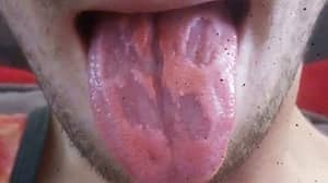 老师用能量饮料分享舌头的照片