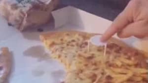 Tiktopter声称他知道披萨带塑料凳子的真正原因