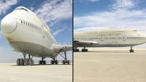 在燃烧的男人节日之后，747架飞机坐在内华达沙漠中