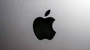 据Tech Insiders表示，Apple开发可折叠的iPhone到竞争对手三星和摩托罗拉