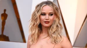 Jennifer Lawrence承认她在年龄没有性生活，因为'D ***是危险的'