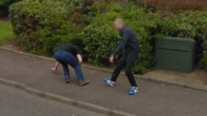 谷歌地图捕捉到了苏格兰街头两名男子之间的争斗