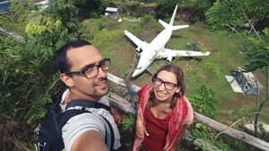 神秘的飞机出现在巴厘岛，没有人知道为什么