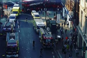 伦敦地铁站被地下火车击中后撤离