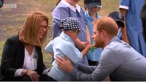 哈利王子接受了澳大利亚唐氏综合症的孩子拥抱