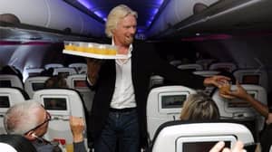 理查德·布兰森（Richard Branson）筹集了一张照片，进入联合航空公司的争议