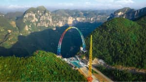 中国的世界上最大的挥杆速度高达80英里/小时在中国开放