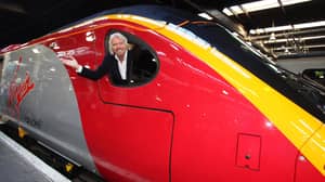 维珍列车乘客Slam爵士Richard Branson过时鸣叫
