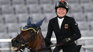 PETA呼吁禁止参加奥运会的马匹事件