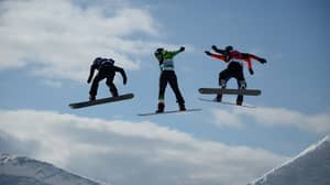 奥地利挡雪板在冬季奥运会上打破了恐怖坠毁的脖子