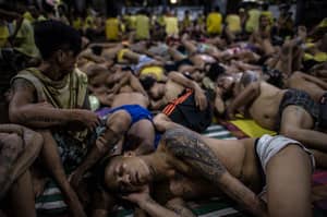 可怕的图像在菲律宾监狱中捕捉监禁的不人道性质