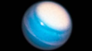 天王星比行星地球大四倍