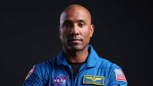 美国宇航局的Victor Glover成为第一个叫ISS Home的黑宇航员