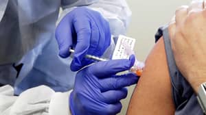 俄罗斯可以在两周内批准世界上第一种Covid-19疫苗