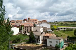 西班牙小镇为家庭提供免费的房屋和工作来解决人口下降