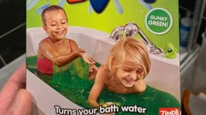 孩子们喜欢2.99英镑的粉末，将浴水变成粘液
