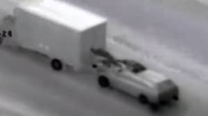 在圣诞节前袭击了50英里/小时以窃取卡车偷了PS5，CIGS和手机