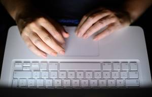 大学工作人员'被攻击到笔记本电脑上窃取女学生的裸体照片