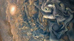 NASA的Juno航天器拍摄了一些令人难以置信的木星照片