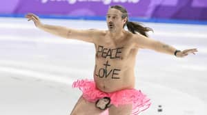 奥运会被裸奔者入侵，只穿芭蕾舞裙和猴子阴茎袋