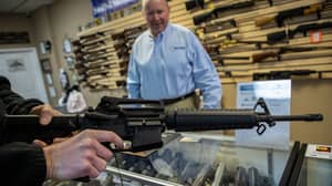 美国枪支商店在拜登就职典礼之前用尽了武器和弹药