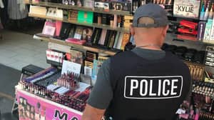 LAPD RAIDS发现群体约有500万英镑的假妆品，污染了粪便
