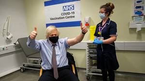 Boris Johnson获得了他的第一剂Astazeneca Covid-19疫苗