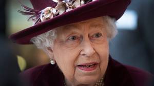 女王在Windsor城堡的新清洁工中追捕