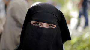 德国州禁止学校的孩子们穿着武装罩和Niqabs