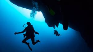 潜水员在大蓝洞底部做出令人沮丧的发现
