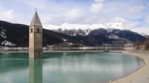 意大利失去的村庄在70年内从湖中重新出现