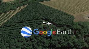 地球:神秘的飞机在森林中央揭示了谷歌地图