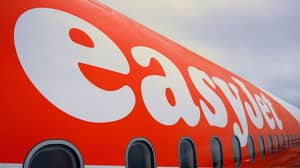 EasyJet删除了Unaccompanied 15岁，因为航班超出了预订