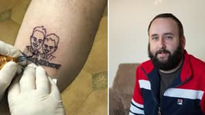 男人在电视主持人的车祸前的蚂蚁纹身和十二月的纹身