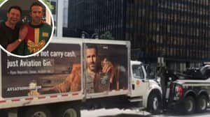 休·杰克曼嘲笑Ryan Reynolds，因为公司卡车被拖走